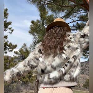 CUPCAKES & CASHMERE Faux Fur bomber jacket size M NWOT